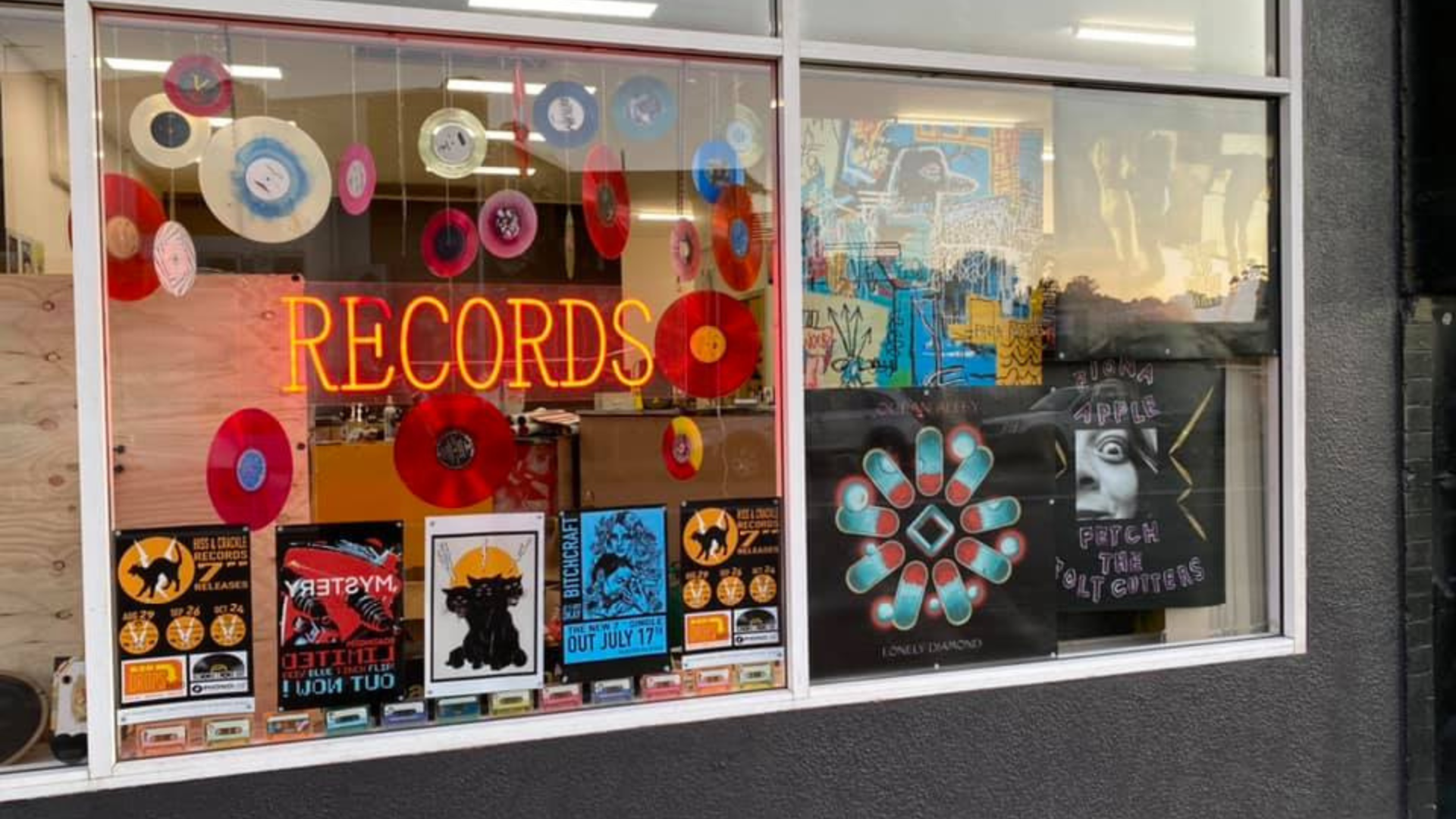 Hiss & Crackle - Record Store Day